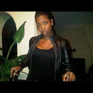 Meet your Posher, Monique